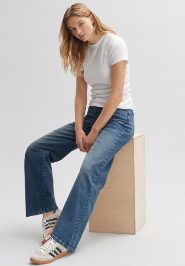 Прямые джинсы