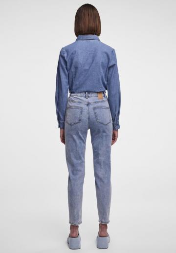 Короткие джинсы