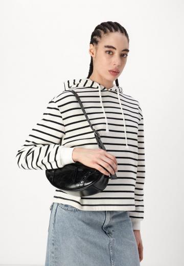 Пуловер с капюшоном