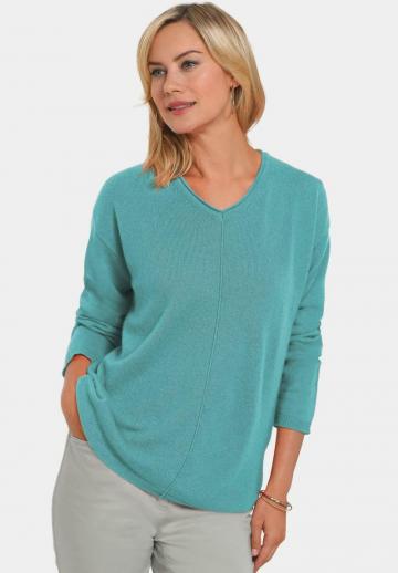 Пуловер с вырезом V