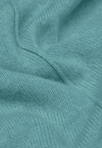 Пуловер с вырезом V