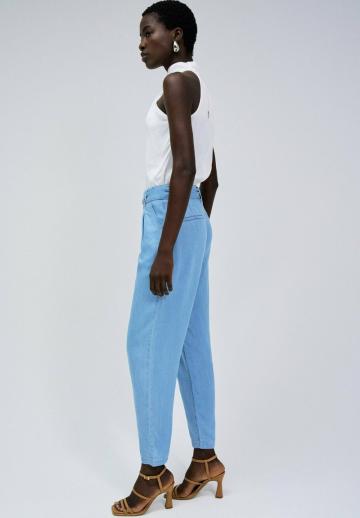 Короткие джинсы