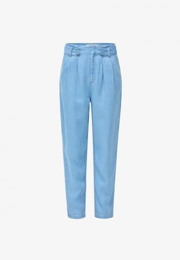 Короткие джинсы