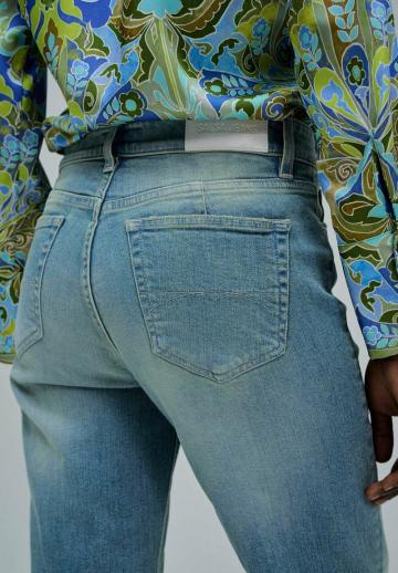 Клешеные джинсы