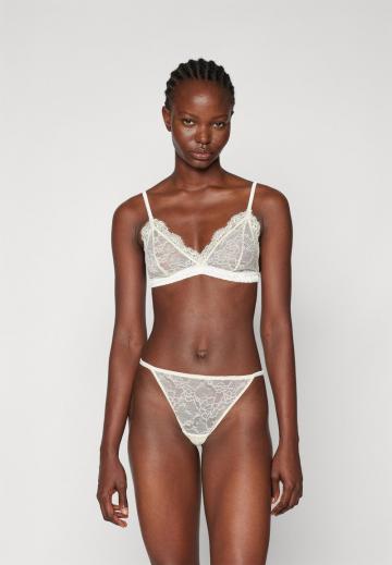 Бюстгальтер без косточек