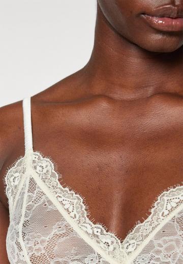 Бюстгальтер без косточек