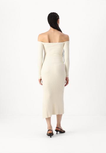 Вязаное платье