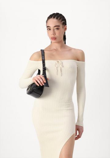 Вязаное платье