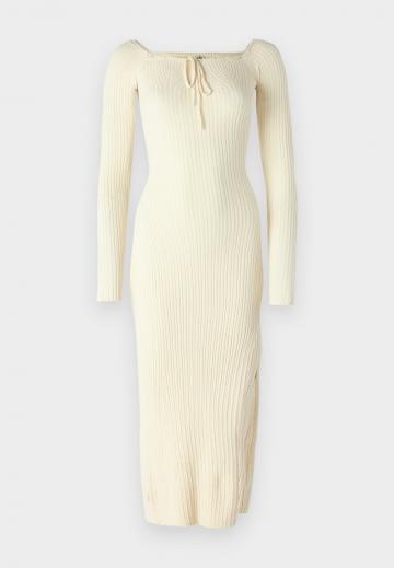 Вязаное платье