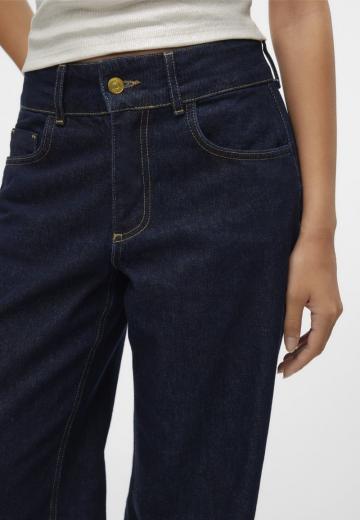 Свободные джинсы