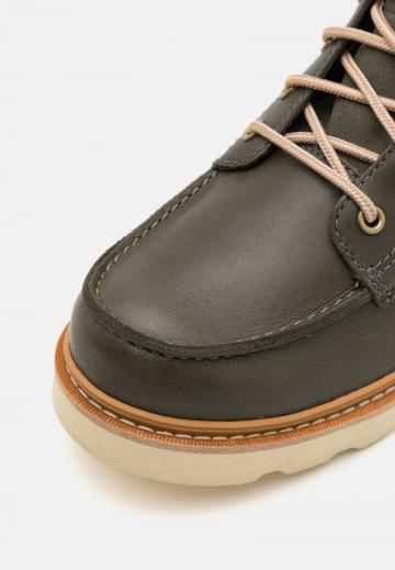 Ботинки на шнуровке