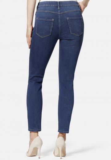 Узкие джинсы