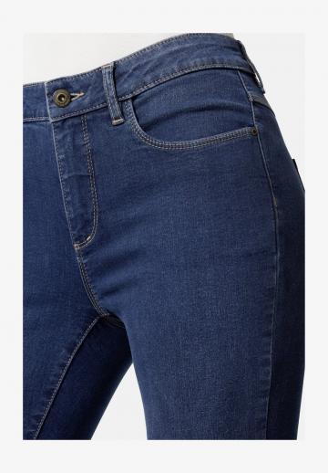 Узкие джинсы