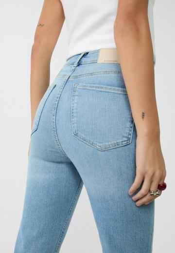 Короткие джинсы