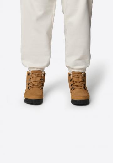 Спортивные сапоги