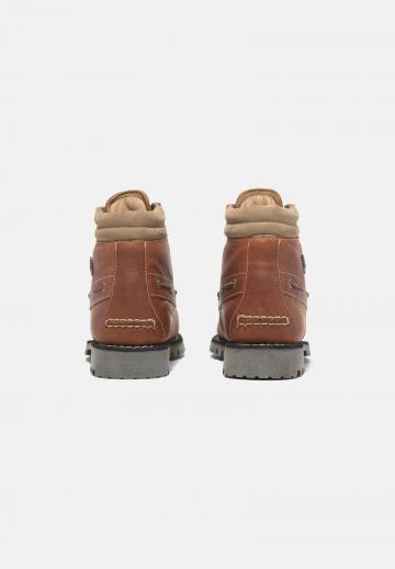 Ботинки на шнуровке