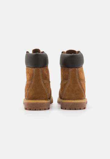 Ботинки на шнуровке