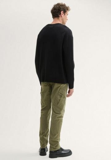 Брюки с накладными карманами