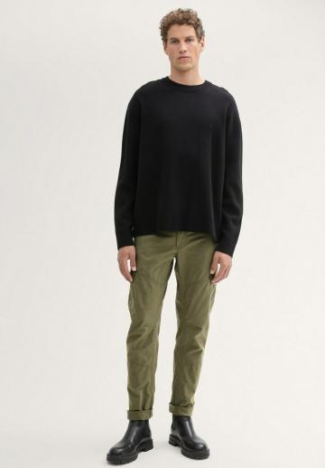 Брюки с накладными карманами