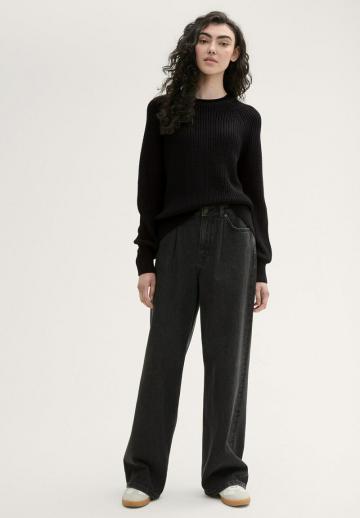 Пуловер в полоску