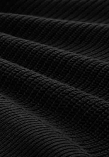 Пуловер в полоску