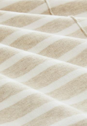 Пуловер в полоску