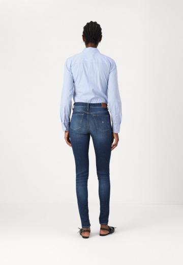 Узкие джинсы