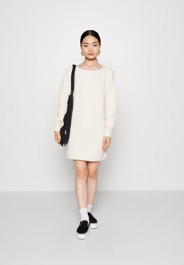 Вязаное платье