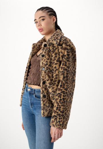 Клешеные брюки