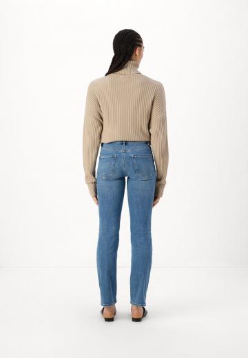 Свободные джинсы