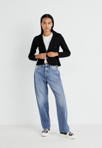 Короткий блейзер