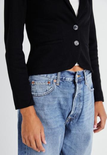 Короткий блейзер