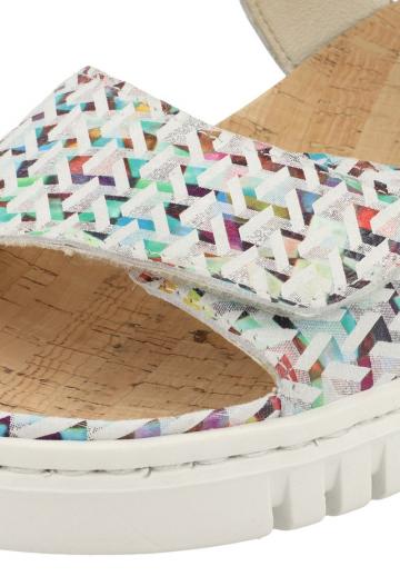 Босоножки на танкетке