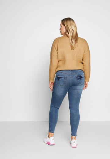 Узкие джинсы