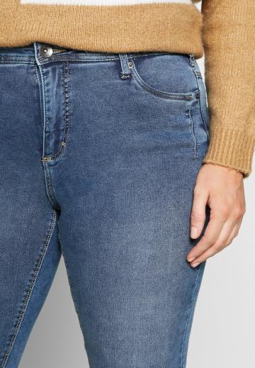 Узкие джинсы