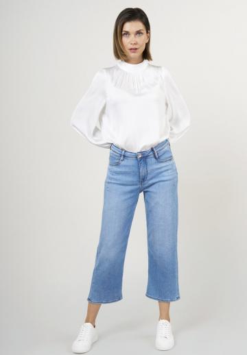 Короткие джинсы