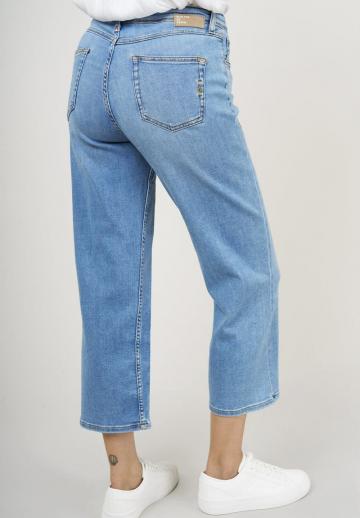 Короткие джинсы