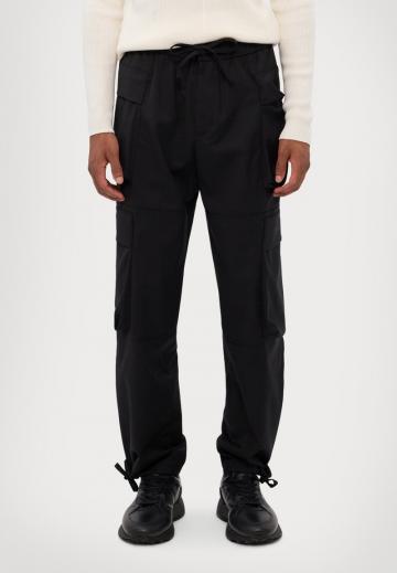 Брюки с накладными карманами