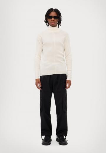 Брюки с накладными карманами