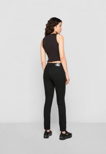 Узкие джинсы