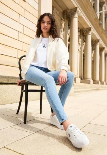 Узкие джинсы