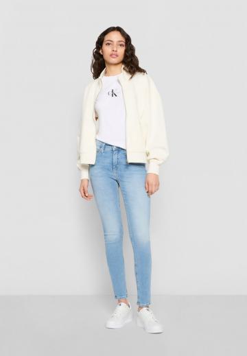 Узкие джинсы