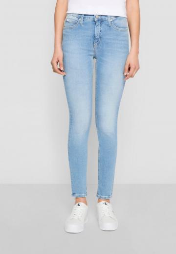 Узкие джинсы