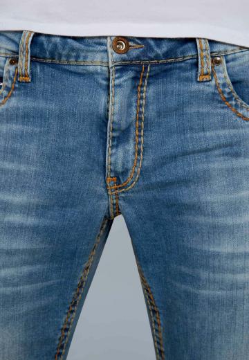 Прямые джинсы