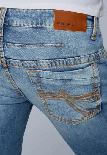 Прямые джинсы