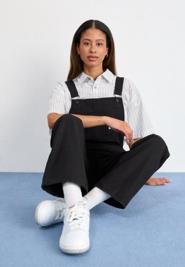 Джинсовый комбинезон