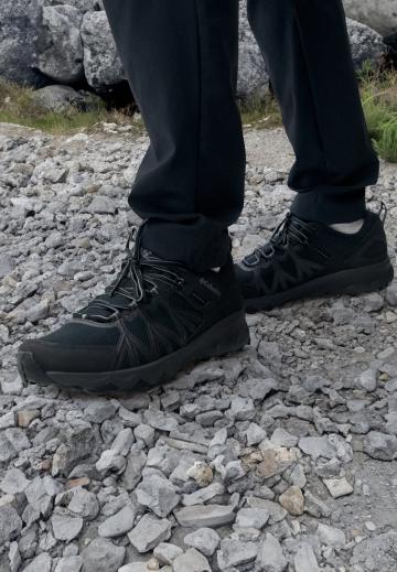 Походные кроссовки