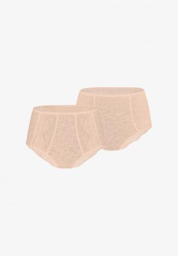 Трусы на бедрах