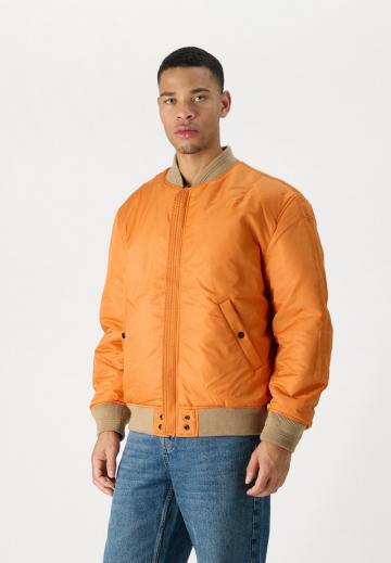 Куртка бомбер