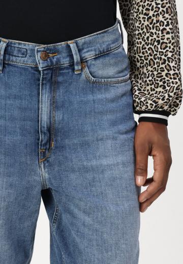 Короткие джинсы